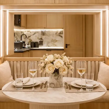 G Glamorous, Quiet In Le Marais Paris