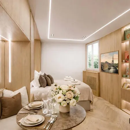 G Glamorous, Quiet In Le Marais Apartment