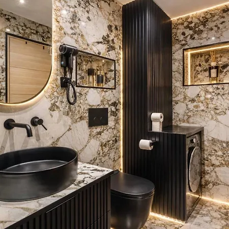 G Glamorous, Quiet In Le Marais Paris